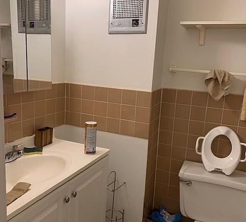4th image of 424 Carpenter Ave APT 9