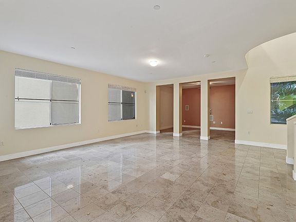 5th image of 150 The Promenade N Unit 210