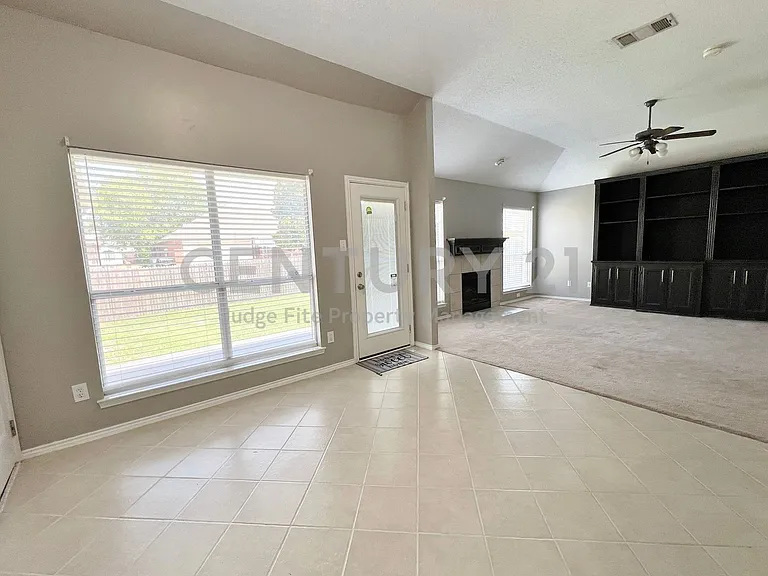 7700 Glenoaks Dr — Photo 7