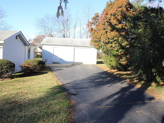 2nd image of 90 Mitchell Ave
