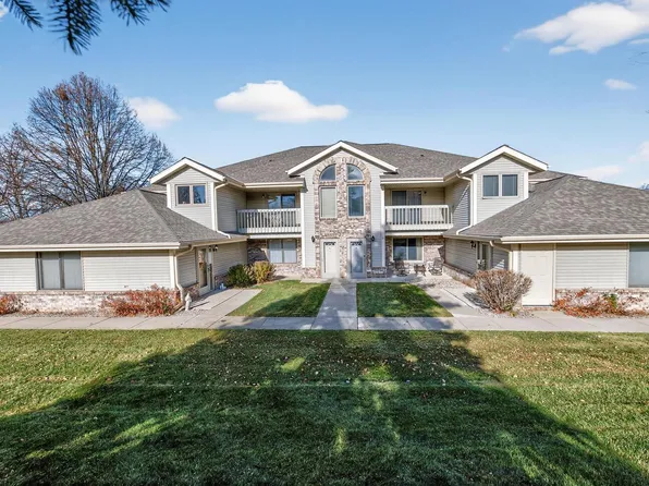 2116 Woodburn ROAD #B, Waukesha, WI 53188