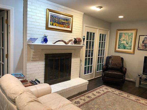 gas fireplace,open floorplan