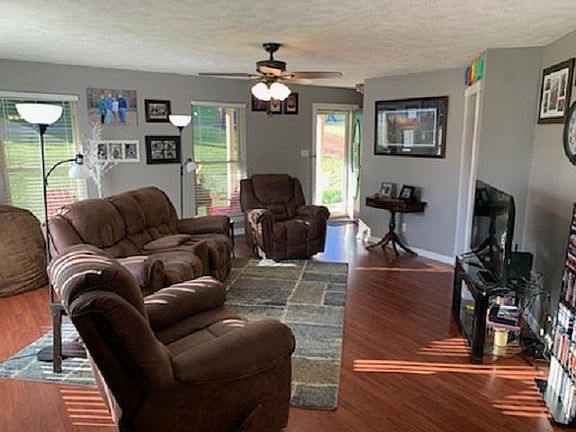 5th image of 106 Stone Hedge Dr