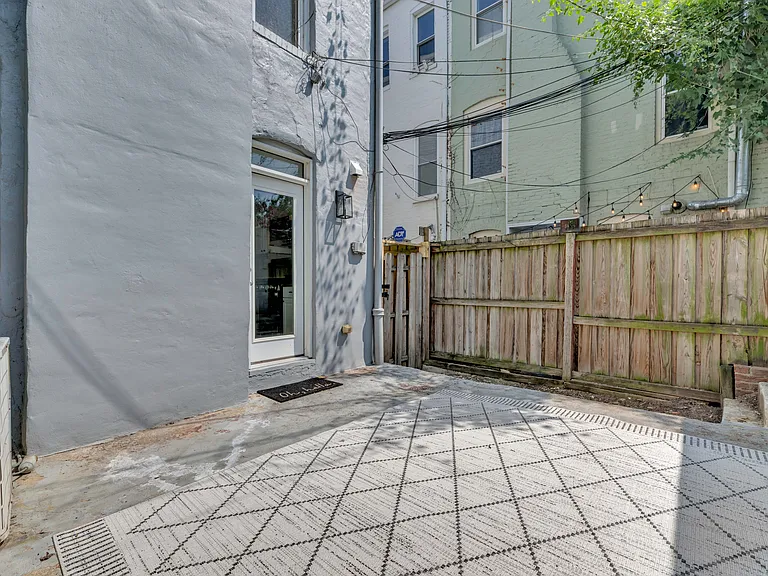 406 Elm St NW — Photo 16