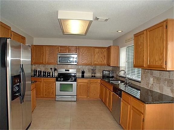 5th image of 4016 Cedarwood Dr