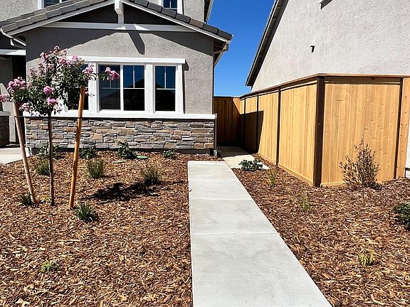 Separate entrance to Studio