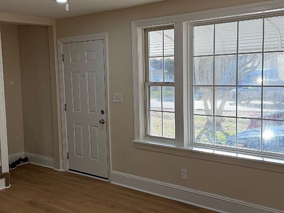 5th image of 122 N Fir Ave
