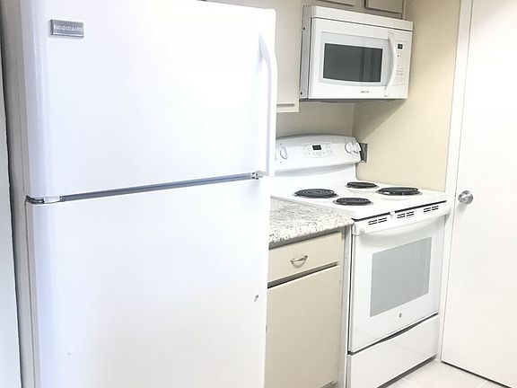3rd image of 9009 Richmond Ave APT 607