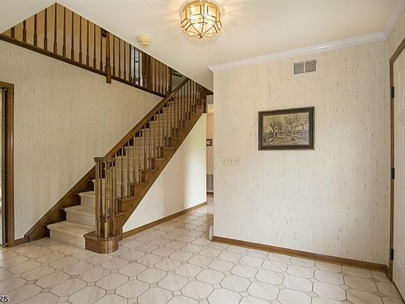 3rd image of 41 Deire Dr