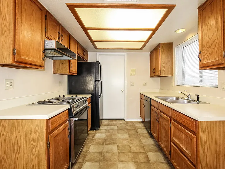 8602 W Ruth Ave — Photo 5