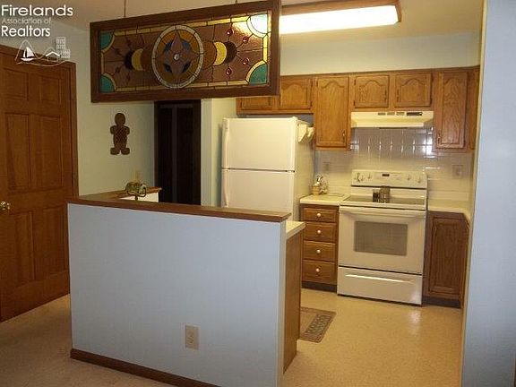 3rd image of 530 Elm Ave