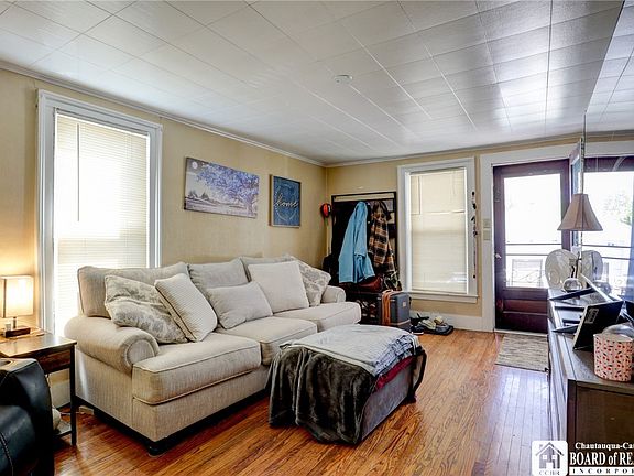 5th image of 10 Evans St