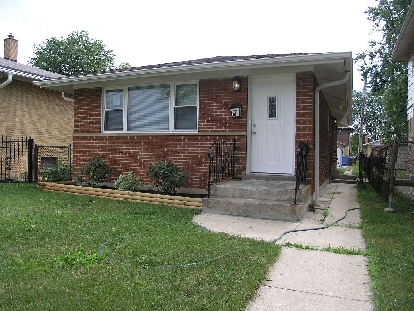 11527 S Laflin St photo 1