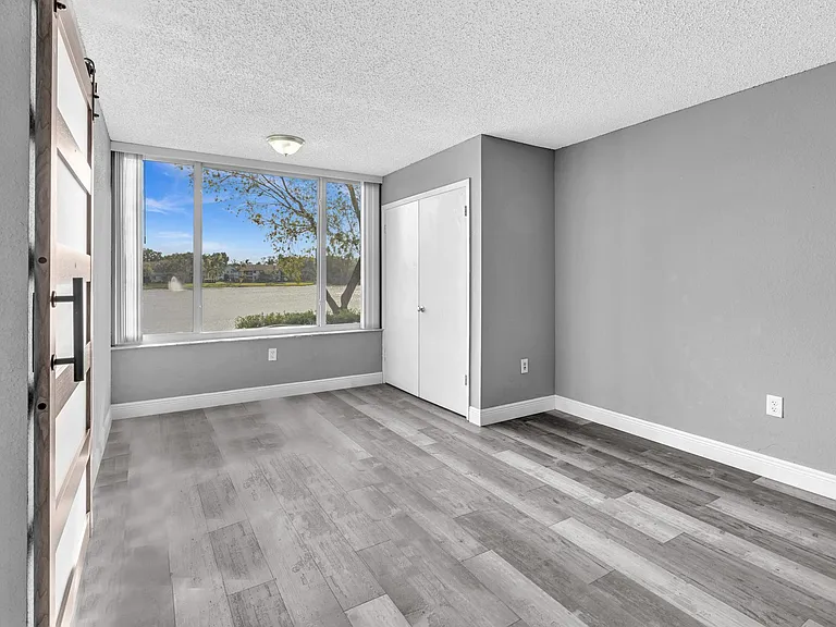 2820 Oakland Forest Dr #107 — Photo 28