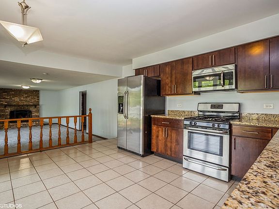 5th image of 1530 E Lake Louise Dr