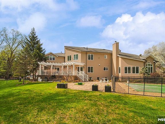 4th image of 74 Sherwood Rd
