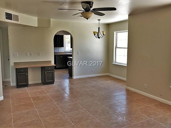 4th image of 1040 Wengert Ave