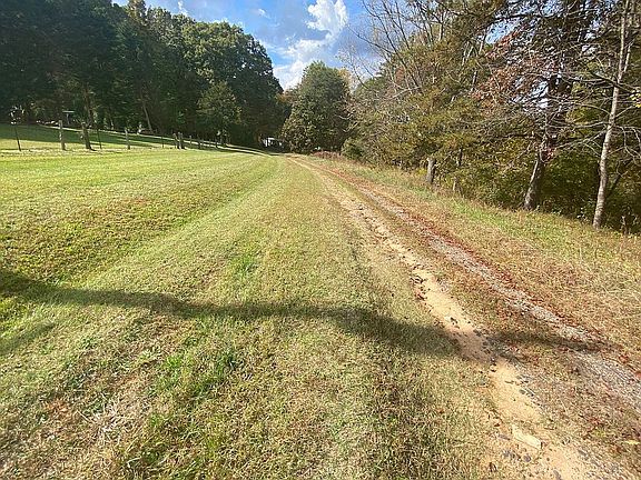4th image of 409 Deercrest Ln