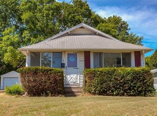 4124 E 8th St, Des Moines, IA 50313
