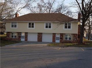 7017 NW Chapel Woods Ln, Kansas City, MO 64152