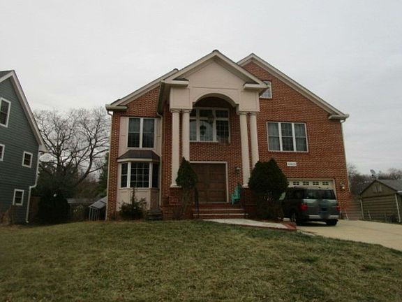 4th image of 9905 Parkwood Dr