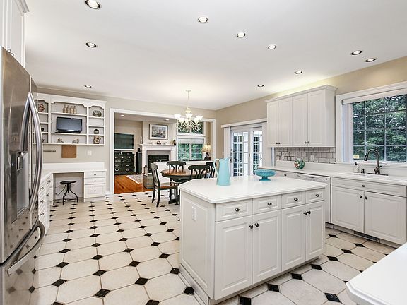 2450 Jordan Dr,Cortlandt,ny,10567 ( 012of 56).JPG