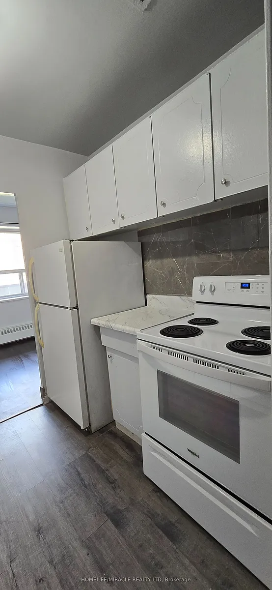 Building Photo - 1651 Victoria Park Ave #302