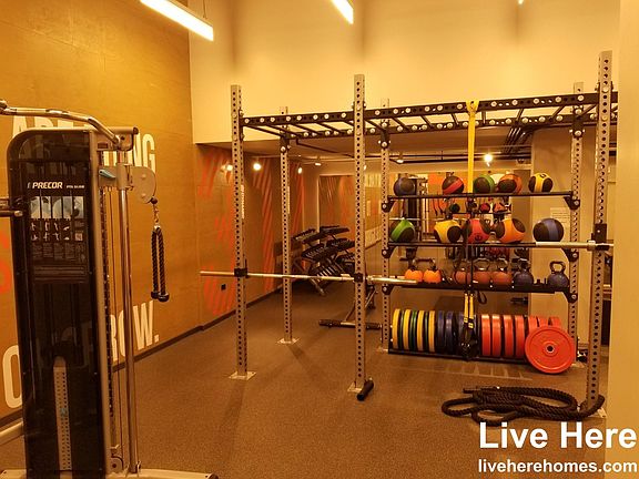 5th image of 2700 N Clark St #1905