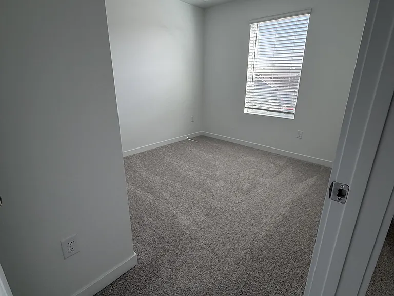 273 Lightning Ave — Photo 9