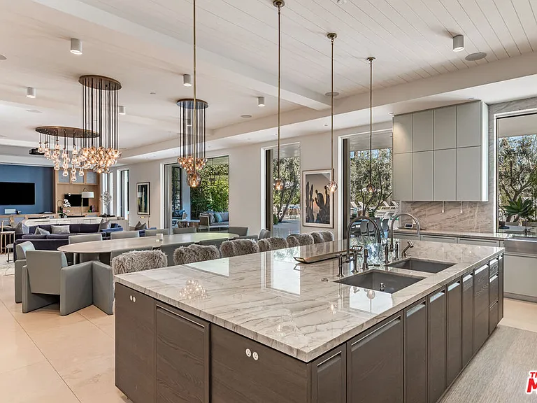 618 N Beverly Dr — Photo 12