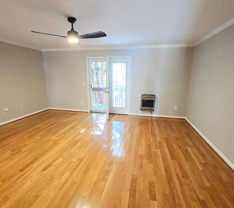 1232 Camelot Ct NE