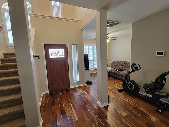 2nd image of 4014 Tavern Oaks St