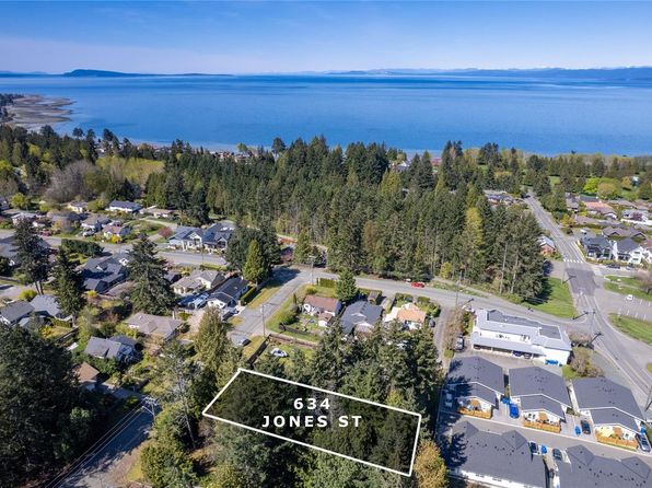 634 Jones St, Qualicum Beach, BC V9K 1H2