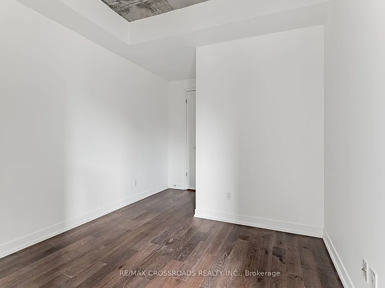 560 King St W #524 — Photo 16