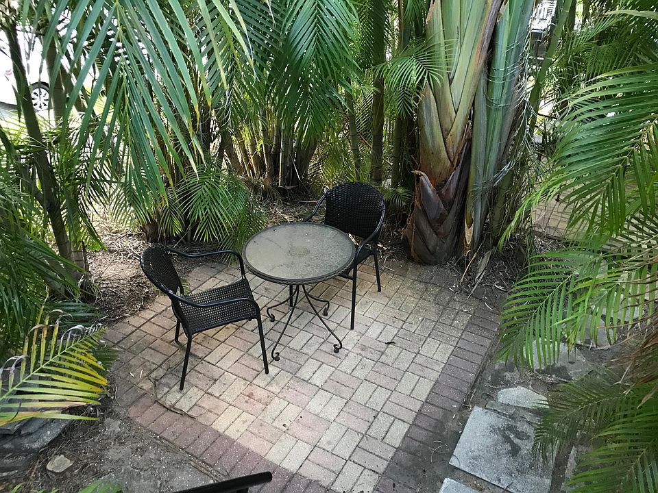 1st image of 406 10th Ave NE #G