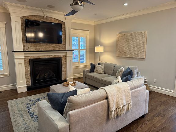 5th image of 720 E 2nd St #1