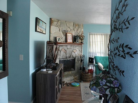 3rd image of 1001 Cabot Dr NE