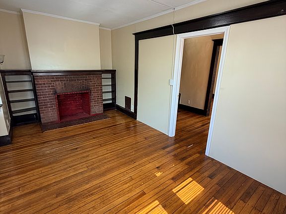 3rd image of 703 George St