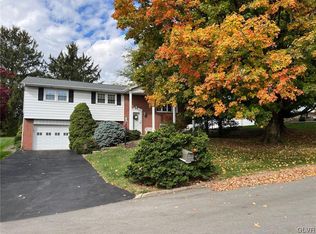 3237 Country Ln, Bethlehem, PA 18017