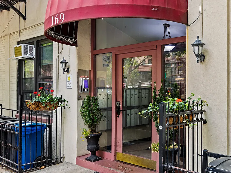 169 Allen St #3D — Photo 9