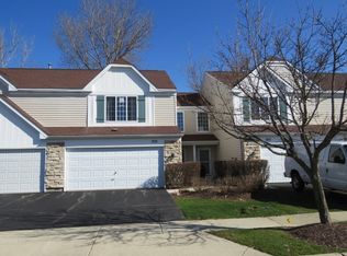 353 Locksley Dr, Streamwood, IL 60107