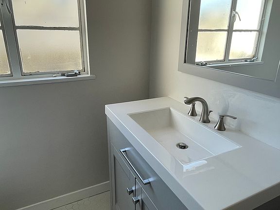 3rd image of 324 W 7th St APT C