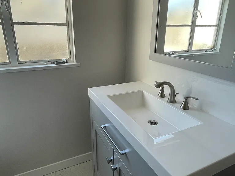 324 W 7th St #C — Photo 3