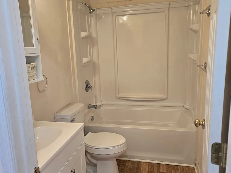 213 W Dover St #A — Photo 5