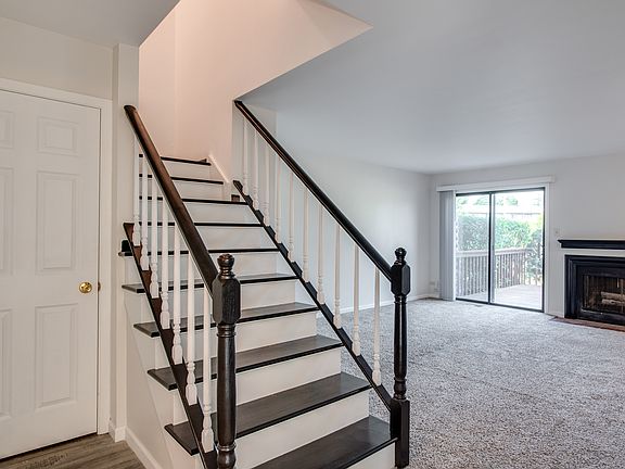 4th image of 889 Heatherbrook Ct