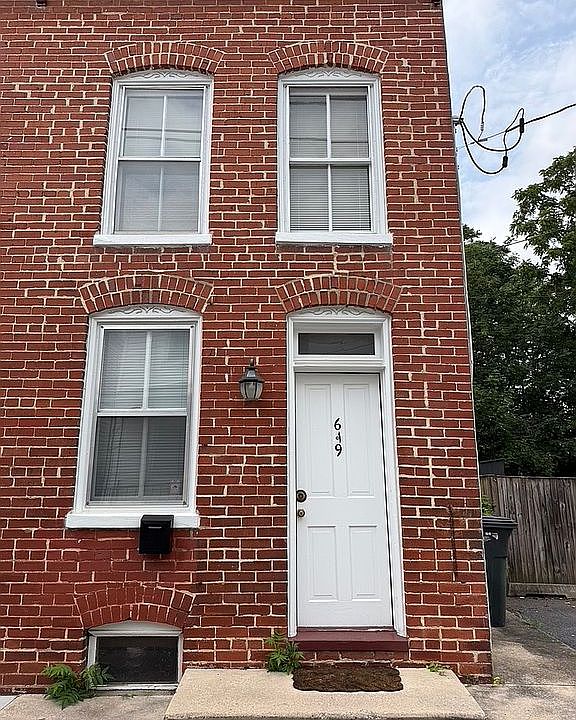 1st image of 619 N Maxwell Ave