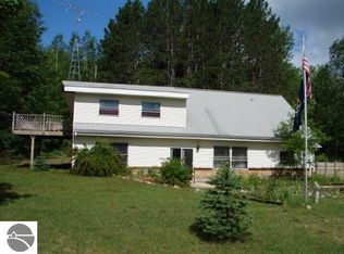 5401 N 23 Rd, Mesick, MI 49668