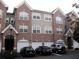 21 Lee Ct #TH, Jersey City, NJ 07305