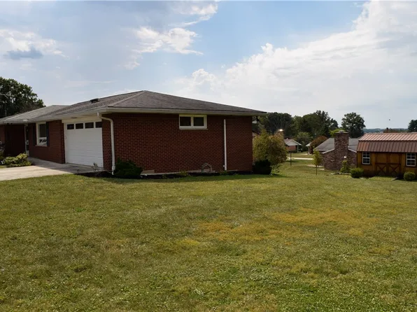 29 Orchard Dr, Latrobe, PA 15650