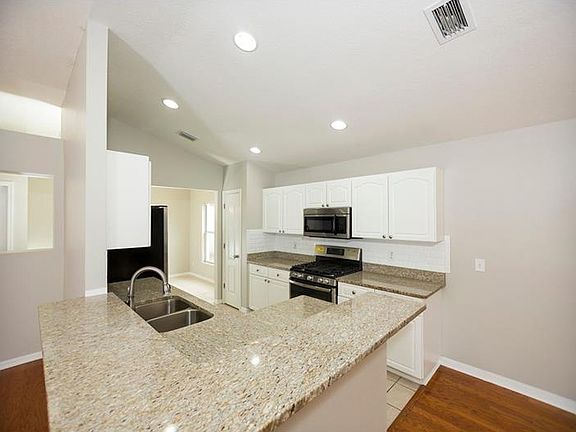 4th image of 7615 Hampshire Garden Pl
